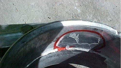 鋁壓鑄過程中鑄件表面會有分層(夾皮及剝落) 鋁壓鑄過程中鑄件表面會有分層(夾皮及剝落)